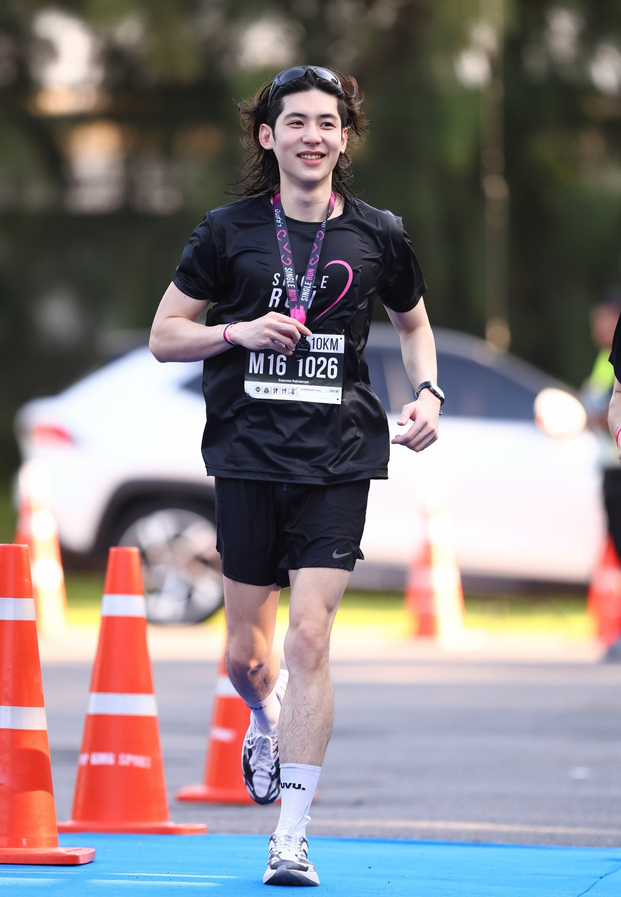 หมอมาร์ค ศุภชัย กับพลังความสดใสขณะวิ่งมาราธอน Single Run